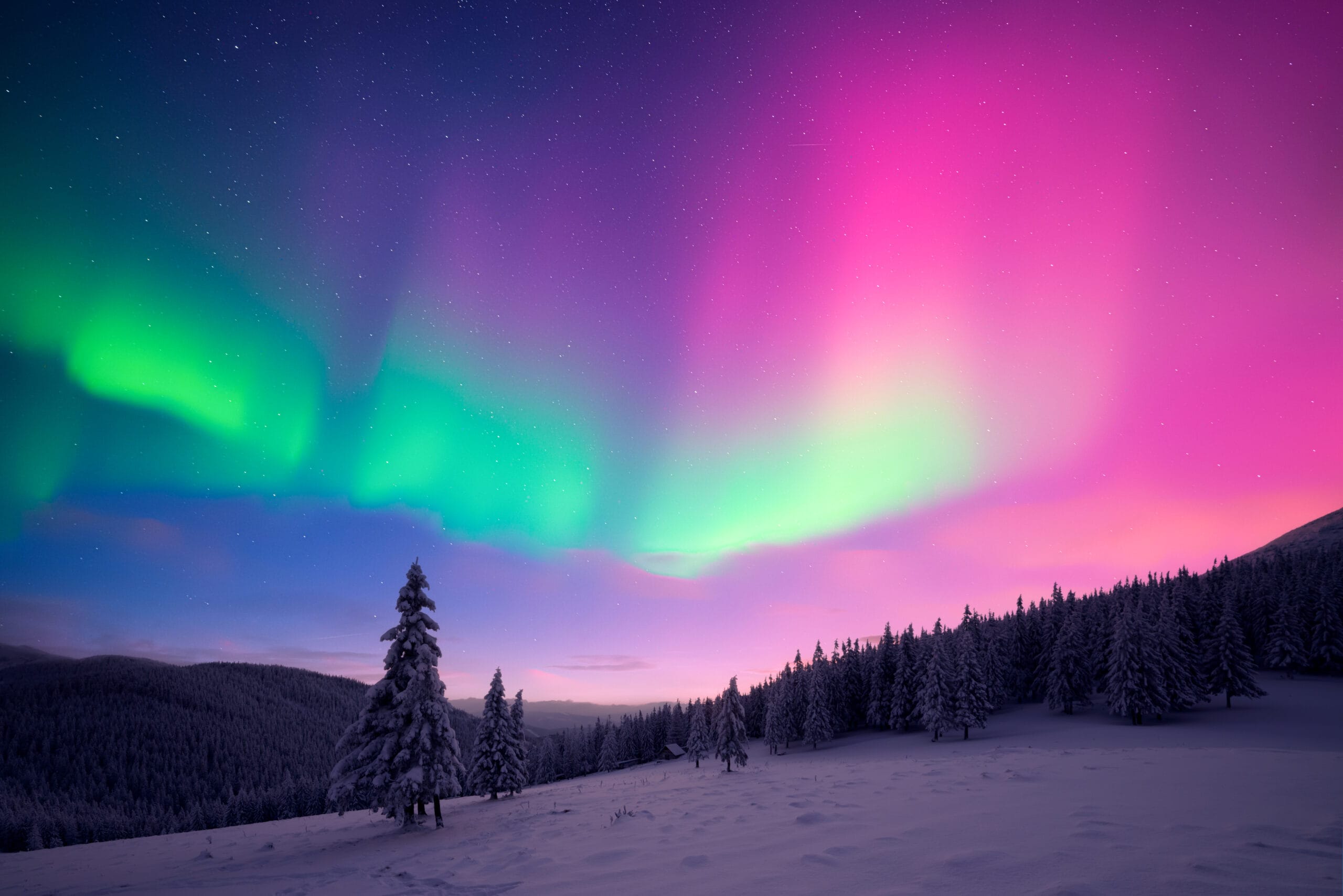 Zorza polarna i marketing Zorza polarna zimą w górach